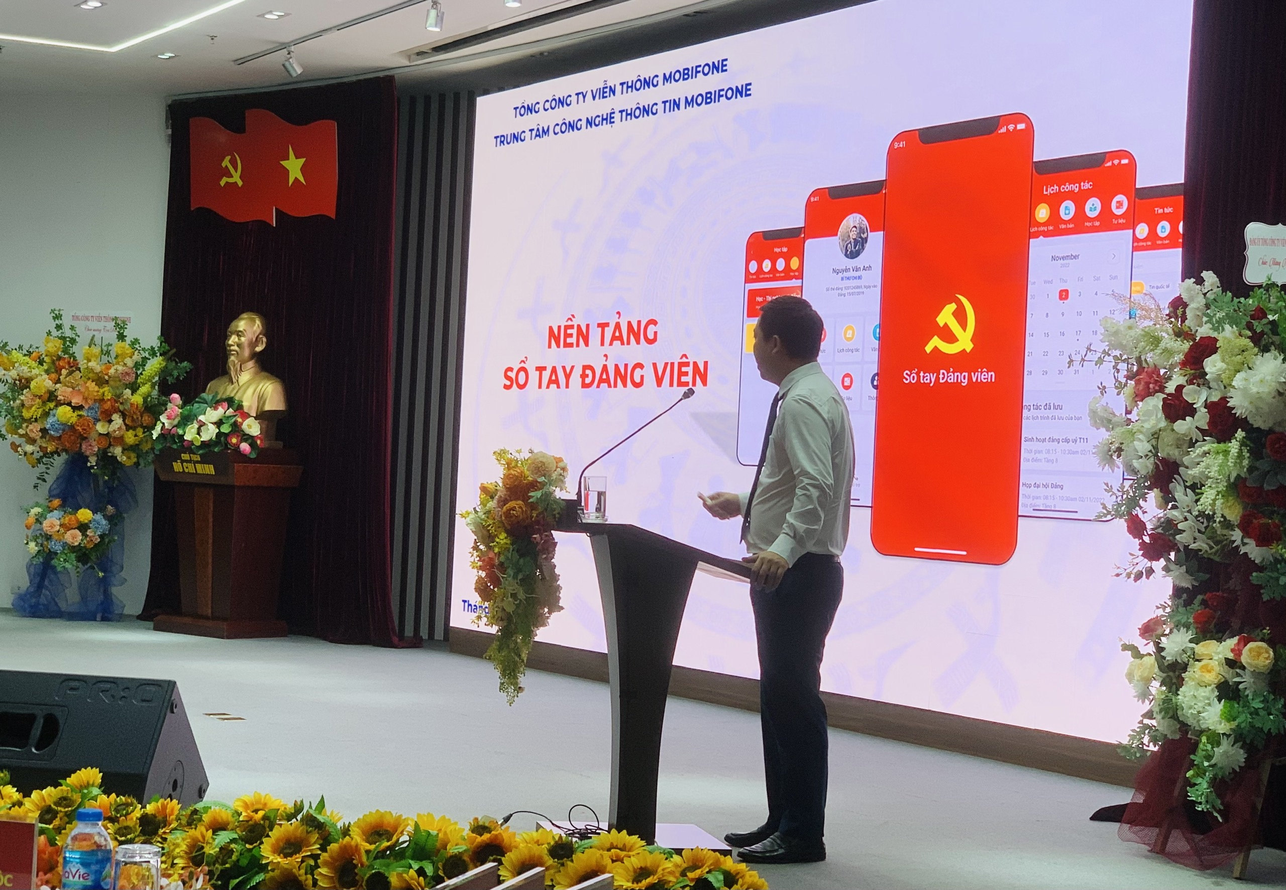 Sổ tay đảng viên điện tử - “điểm sáng” trong chuyển đổi số công tác xây dựng Đảng