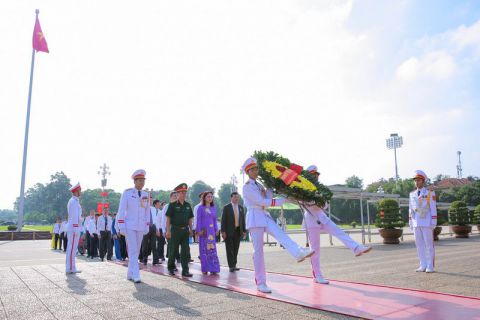 Công đoàn Dầu khí Việt Nam vào Lăng viếng Chủ tịch Hồ Chí Minh