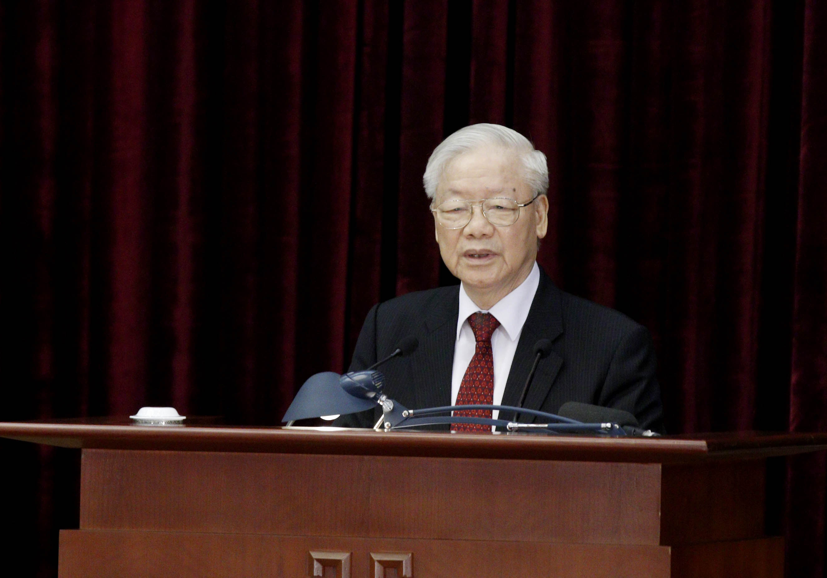 Tổ chức thực hiện thật tốt các nghị quyết của Trung ương