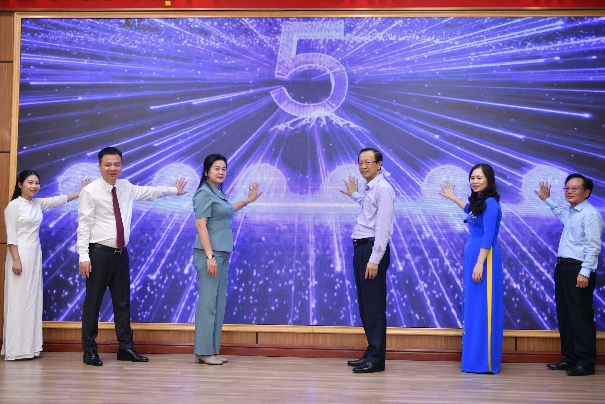 Viết Những kỷ niệm sâu sắc về thầy cô và mái trường năm 2023