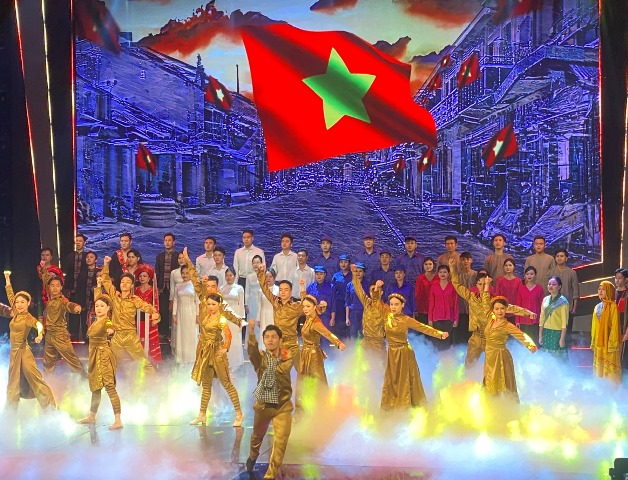 Khai mạc nghệ thuật chuyên nghiệp về đề tài QPTD năm 2023