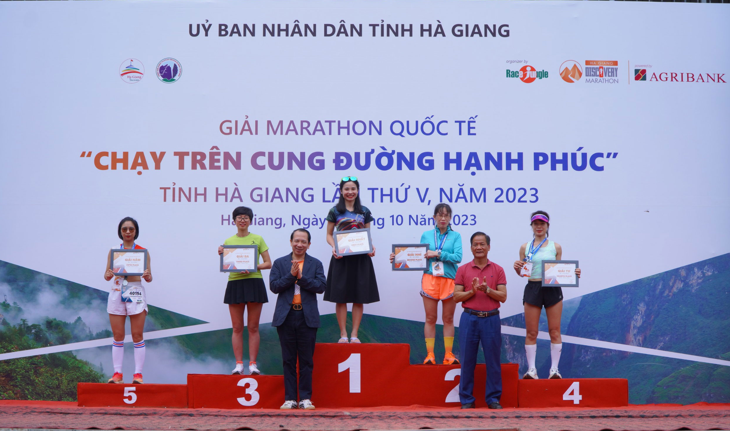 Trên 3 500 vận động viên tham gia Giải Marathon quốc tế “Chạy trên cung đường Hạnh phúc”