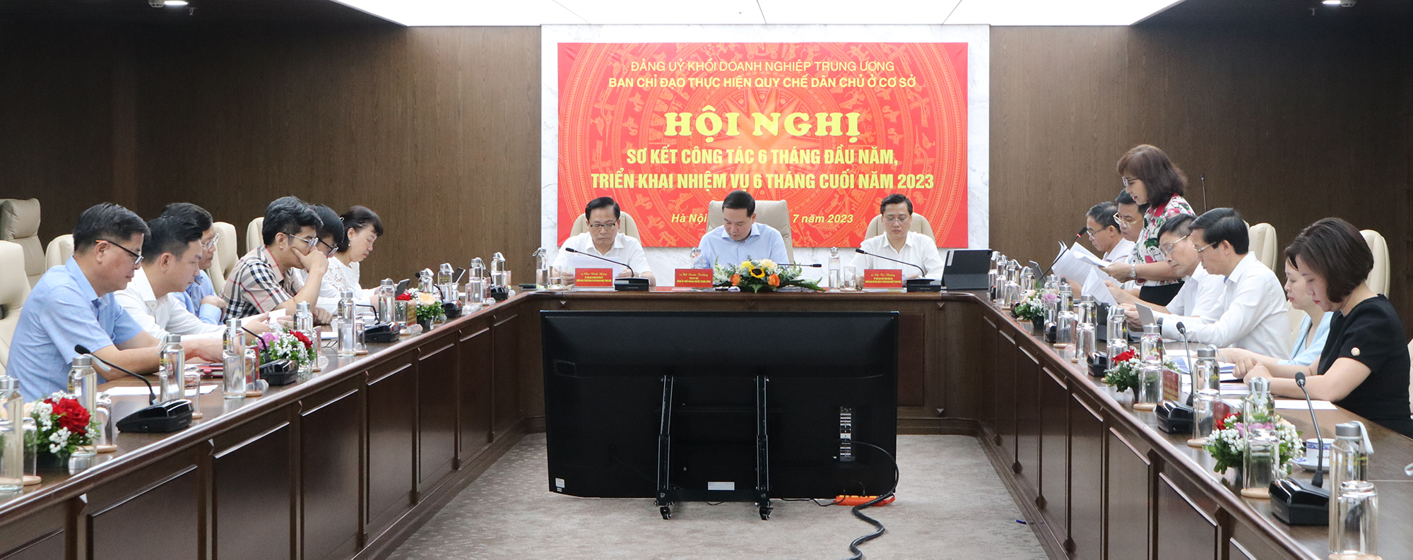 Kiểm tra, giám sát người đứng đầu trong thực hiện nhiệm vụ