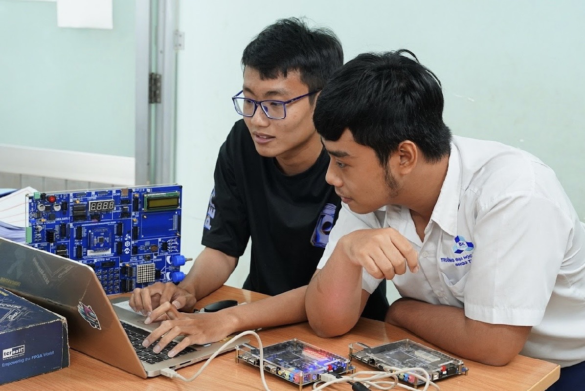 Đại học Quốc gia Thành phố Hồ Chí Minh đẩy mạnh đào tạo ngành thiết kế vi mạch
