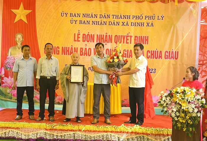 Bia đá chùa Giàu Đón nhận Quyết định công nhận Bảo vật quốc gia