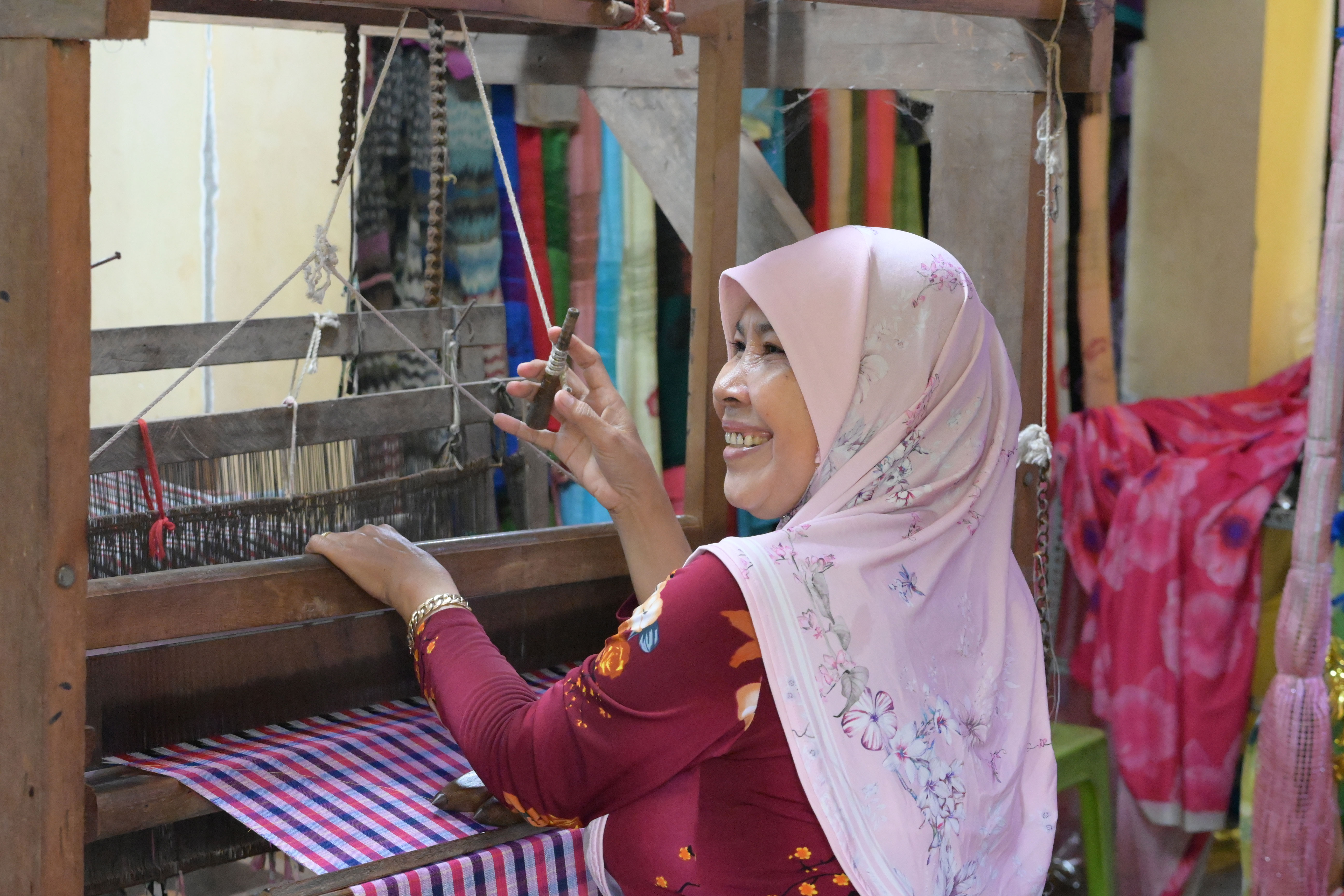 Gìn giữ những giá trị văn hóa truyền thống nghề dệt thổ cẩm của đồng bào dân tộc Chăm