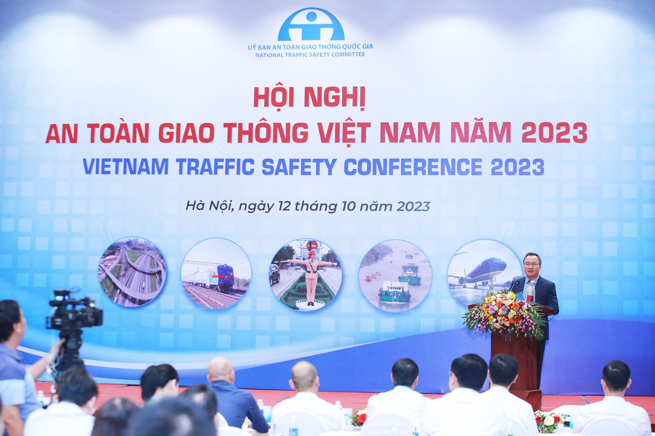 Cần chế tài sử dụng làn đường trên cao tốc