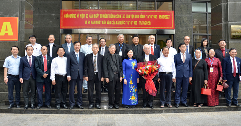 Đẩy mạnh các phong trào thi đua yêu nước trong đồng bào Công giáo