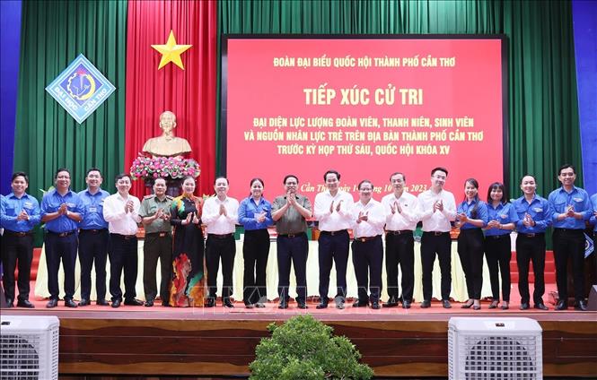 Thủ tướng Phạm Minh Chính tiếp xúc cử tri trẻ tuổi thành phố Cần Thơ