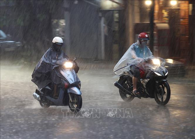 Trung Bộ tiếp tục có mưa dông diện rộng