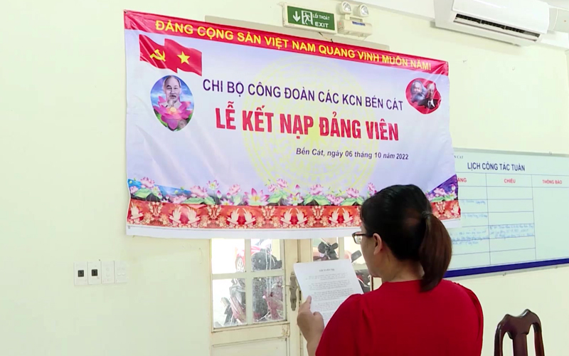 Tập trung phát triển đảng viên trong công nhân lao động