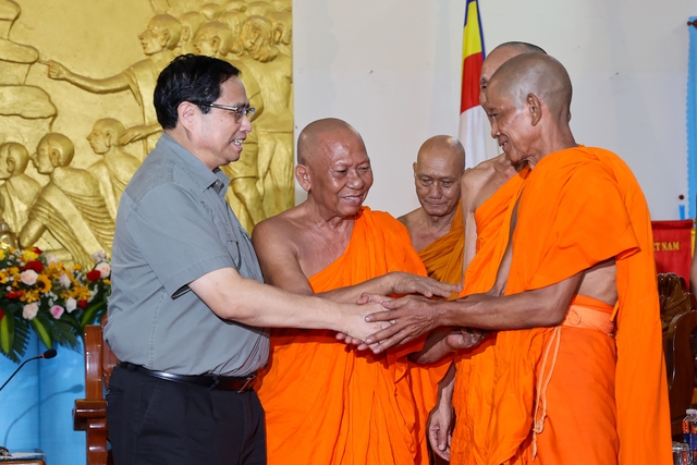Thủ tướng chúc mừng đồng bào Khmer nhân Lễ Sene Dolta