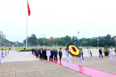 Chủ tịch Duma Quốc gia Quốc hội Liên bang Nga Vyacheslav Viktorovich Volodin vào Lăng viếng Chủ tịch Hồ Chí Minh