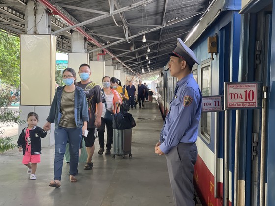 Gần 9 000 vé tàu tập thể đăng ký mua dịp Tết Giáp Thìn