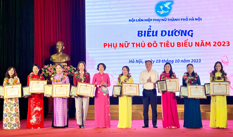Biểu dương chủ tịch Hội cơ sở giỏi và phụ nữ Thủ đô tiêu biểu năm 2023