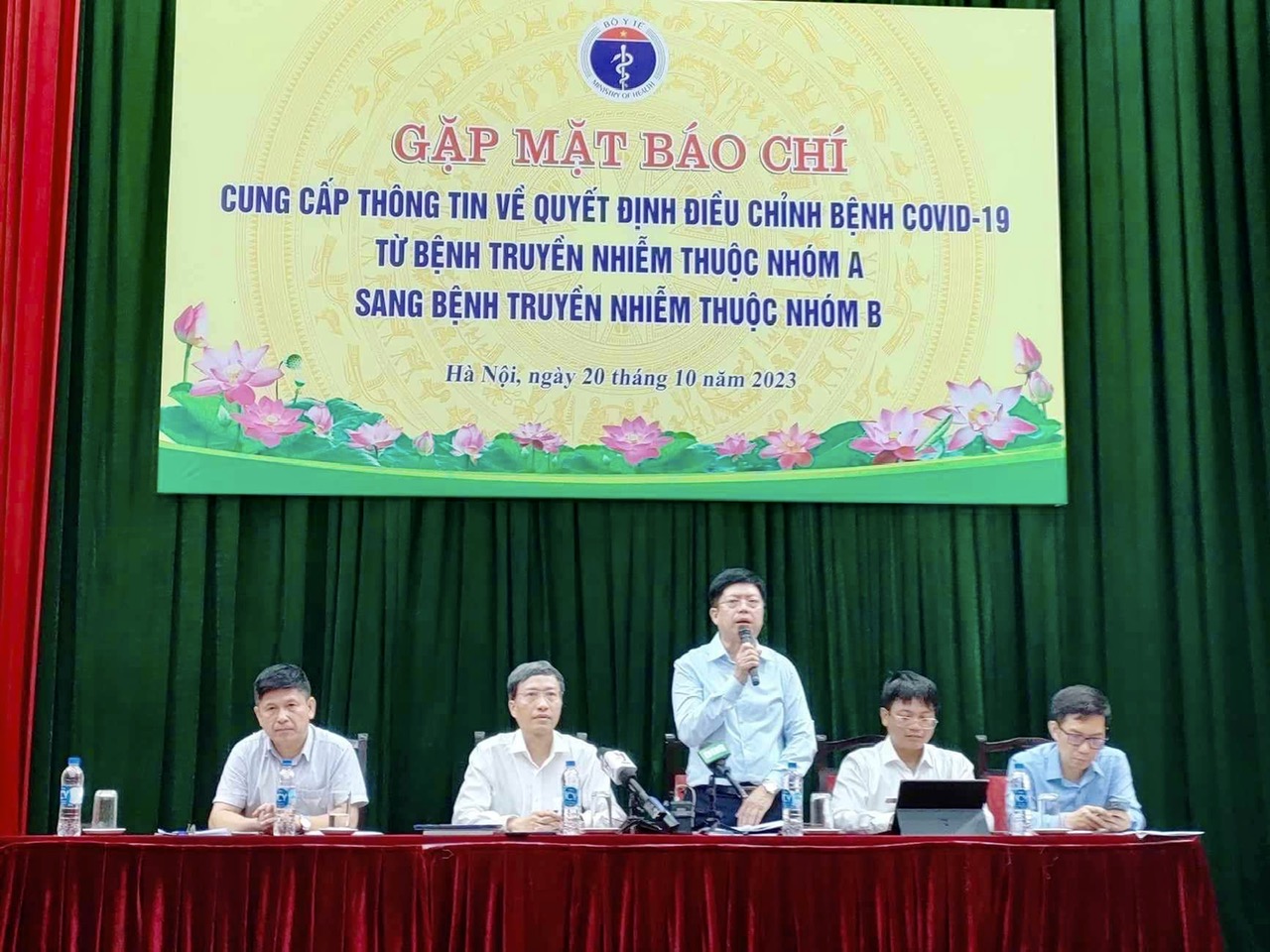 Từ ngày 20 10, không miễn phí điều trị COVID-19, bảo hiểm y tế sẽ chi trả