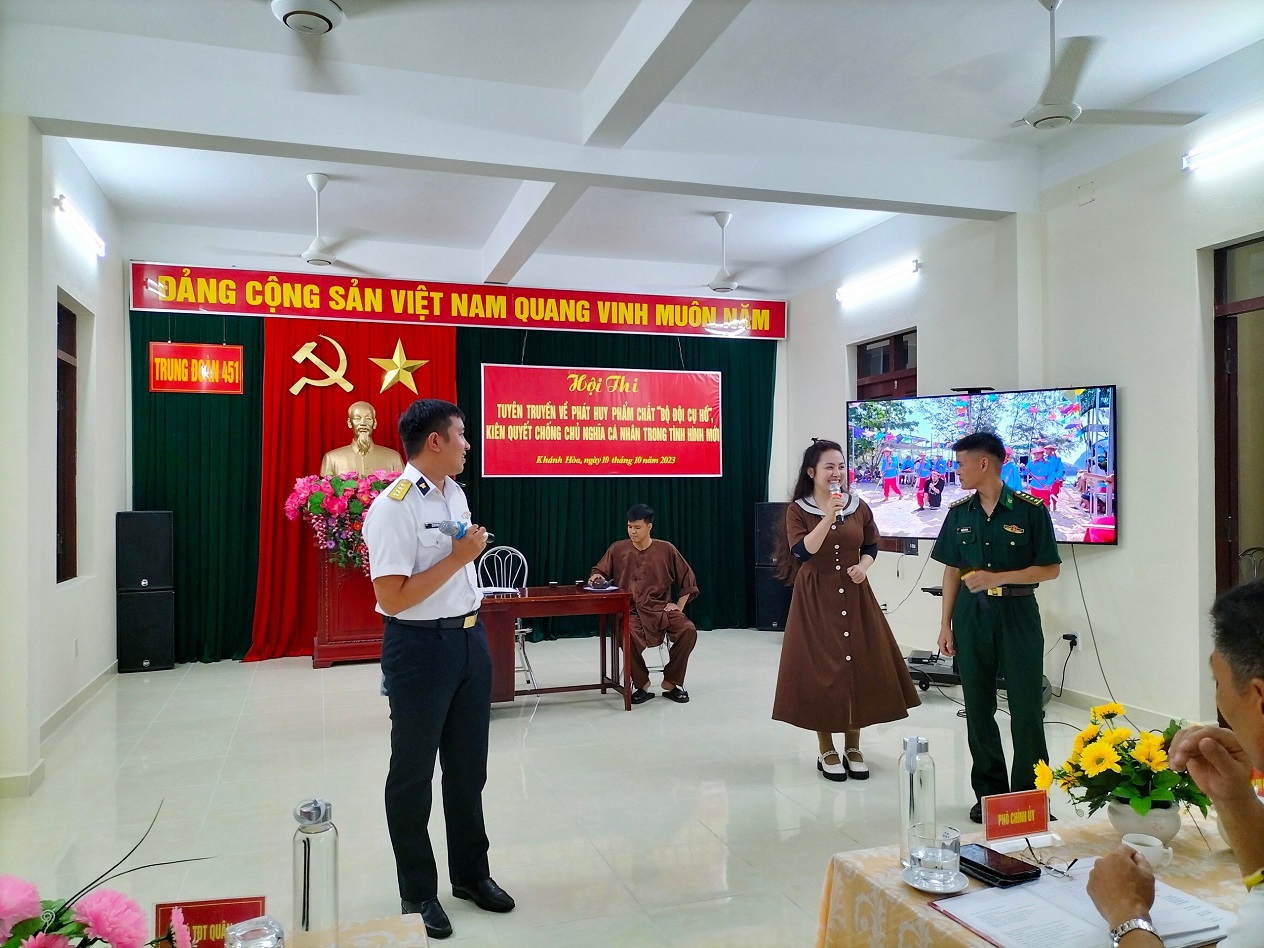 Đa dạng hóa hình thức giáo dục chính trị ở Trung đoàn 451