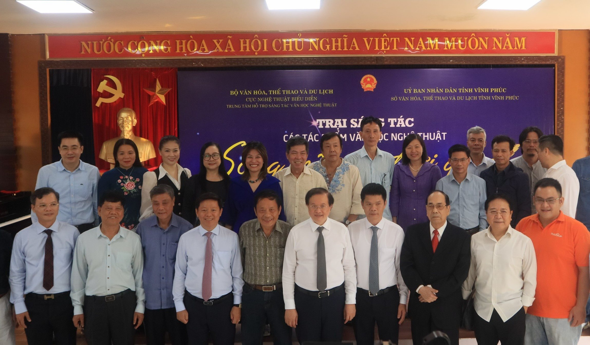 Khai mạc Trại sáng tác “Sống mãi với thời gian”