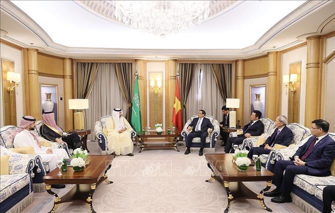 Thủ tướng tiếp lãnh đạo các tập đoàn, quỹ đầu tư lớn của Saudi Arabia