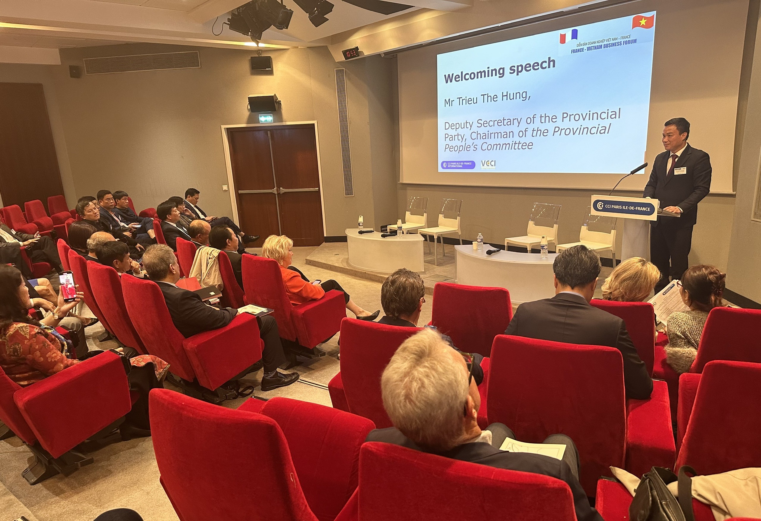 Chủ tịch Hải Dương Triệu Thế Hùng dự Diễn đàn Doanh nghiệp Việt - Pháp