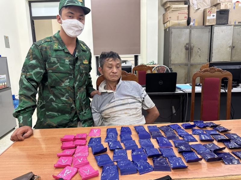Bắt giữ 1 đối tượng, thu giữ 12 000 viên ma túy tổng hợp