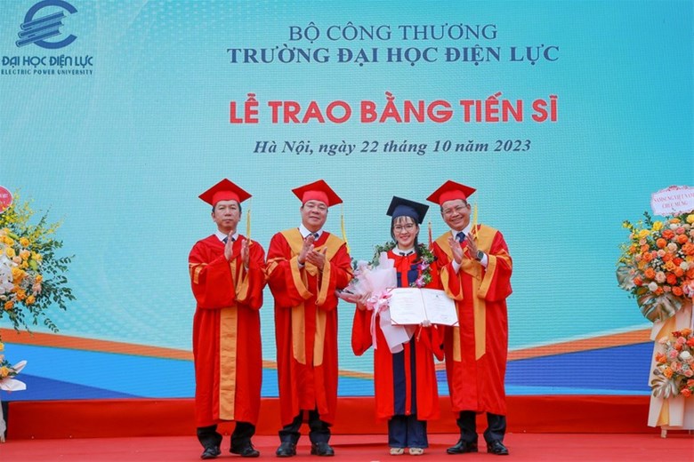 Tự hào ngày lễ tốt nghiệp và trao bằng tiến sĩ, thạc sĩ, kỹ sư, cử nhân năm 2023