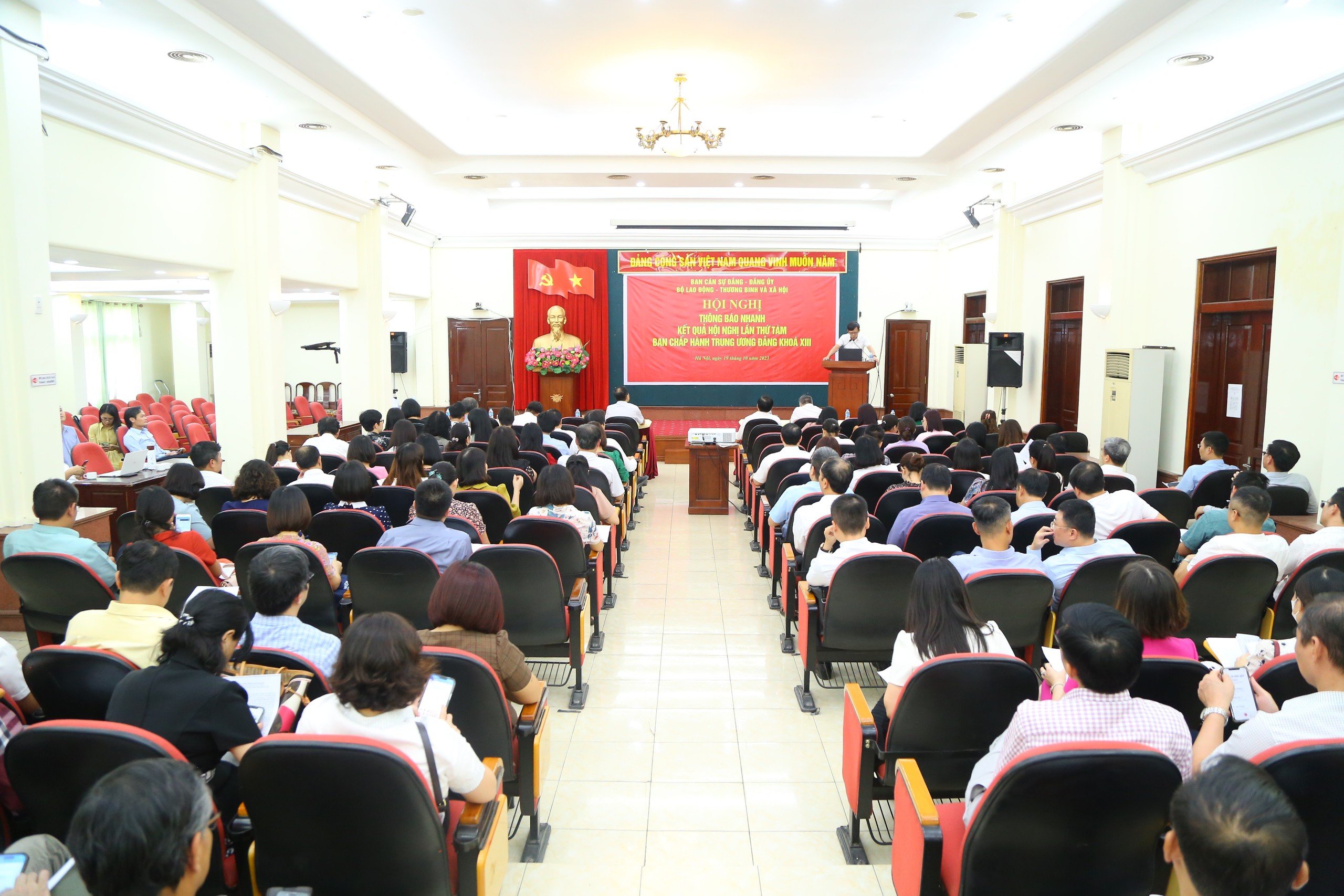Thông báo nhanh kết quả Hội nghị lần thứ 8 Ban Chấp hành Trung ương Đảng khóa XIII