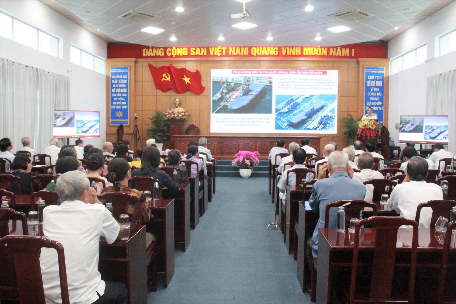 Vùng 2 Hải quân thông tin, tuyên truyền tình hình biển, đảo