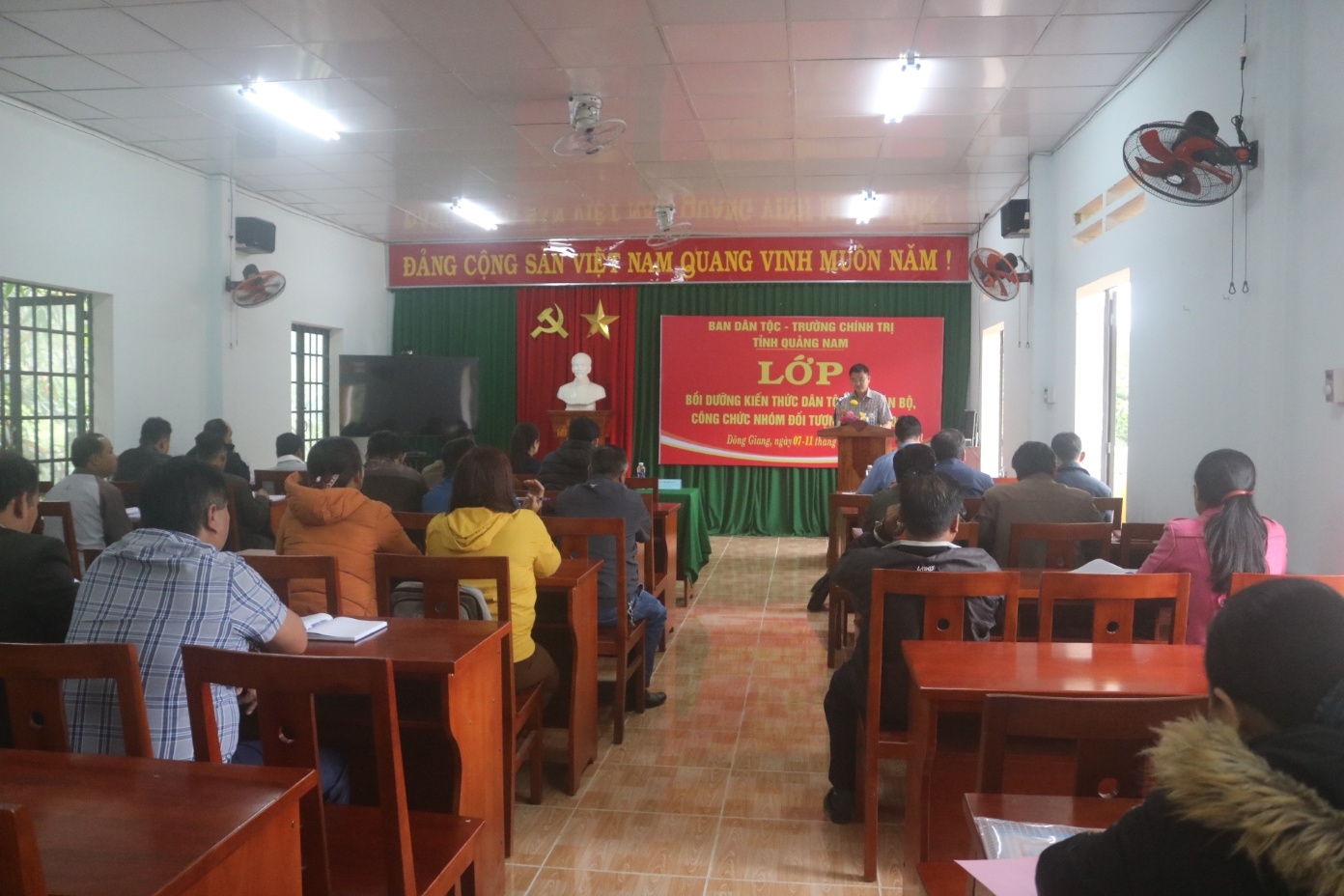Quảng Nam Tăng cường đào tạo, bồi dưỡng tiếng dân tộc thiểu số cho cán bộ, công chức, viên chức