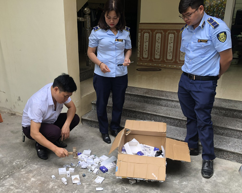 Hà Giang Xử phạt và buộc tiêu hủy nhiều hàng hóa giả mạo nhãn hiệu nổi tiếng