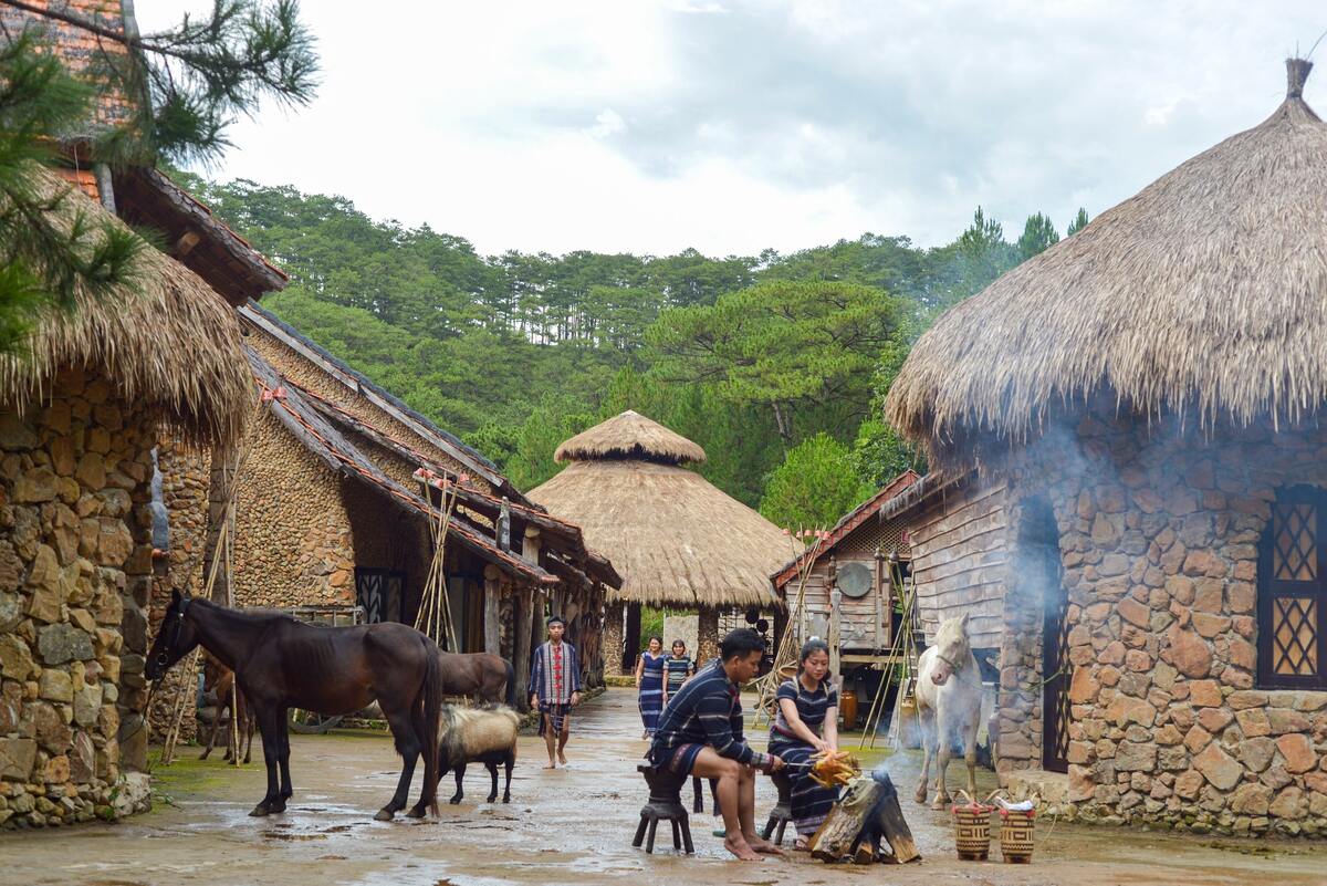 Tạm dừng các hoạt động kinh doanh du lịch, dịch vụ tại Khu Du lịch Làng Cù Lần