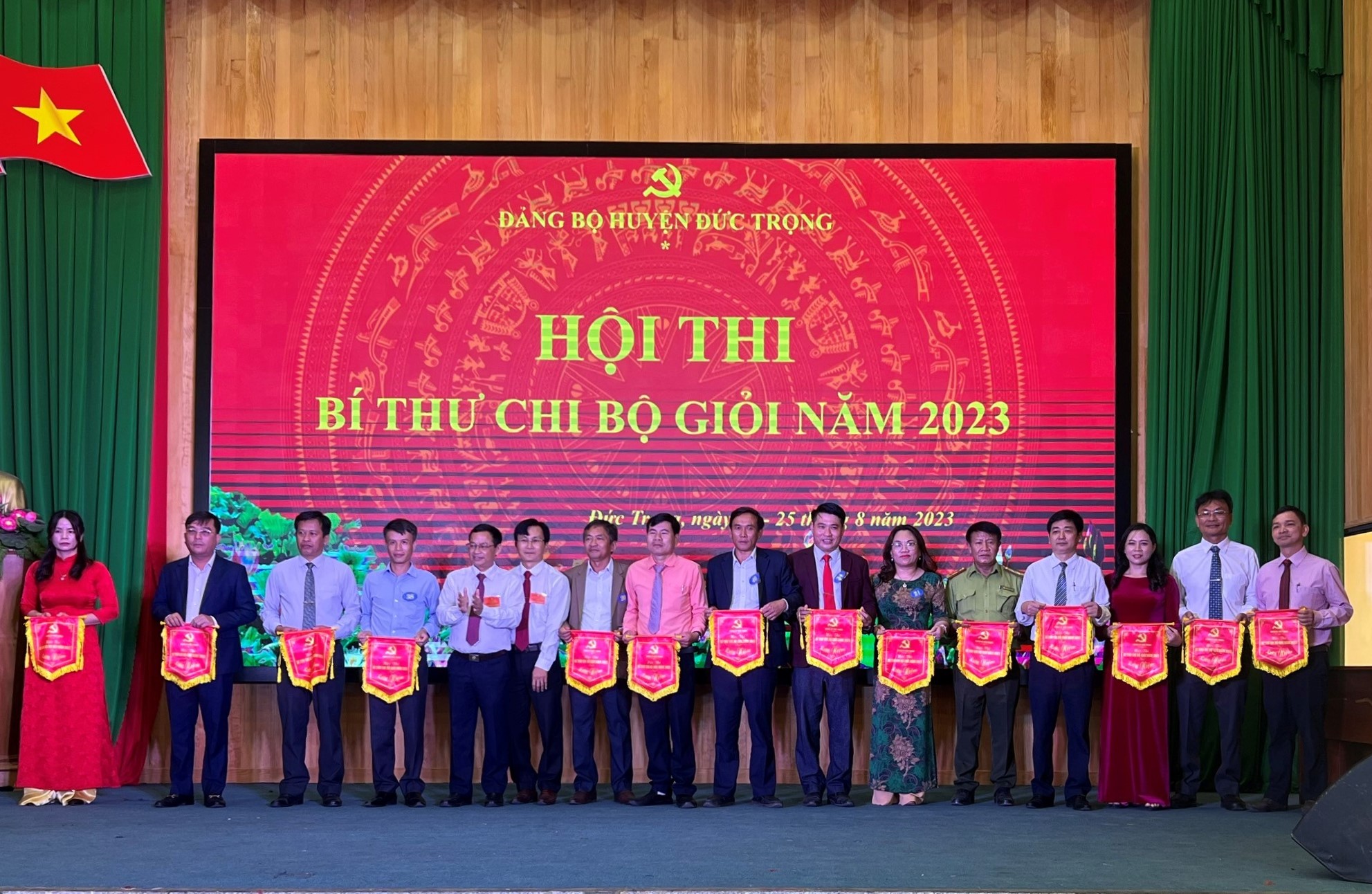 Củng cố, xây dựng tổ chức cơ sở đảng trong doanh nghiệp