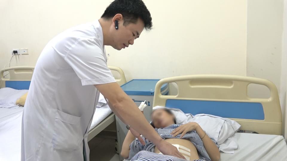 Cấp cứu thai phụ mang thai ngoài tử cung bị vỡ