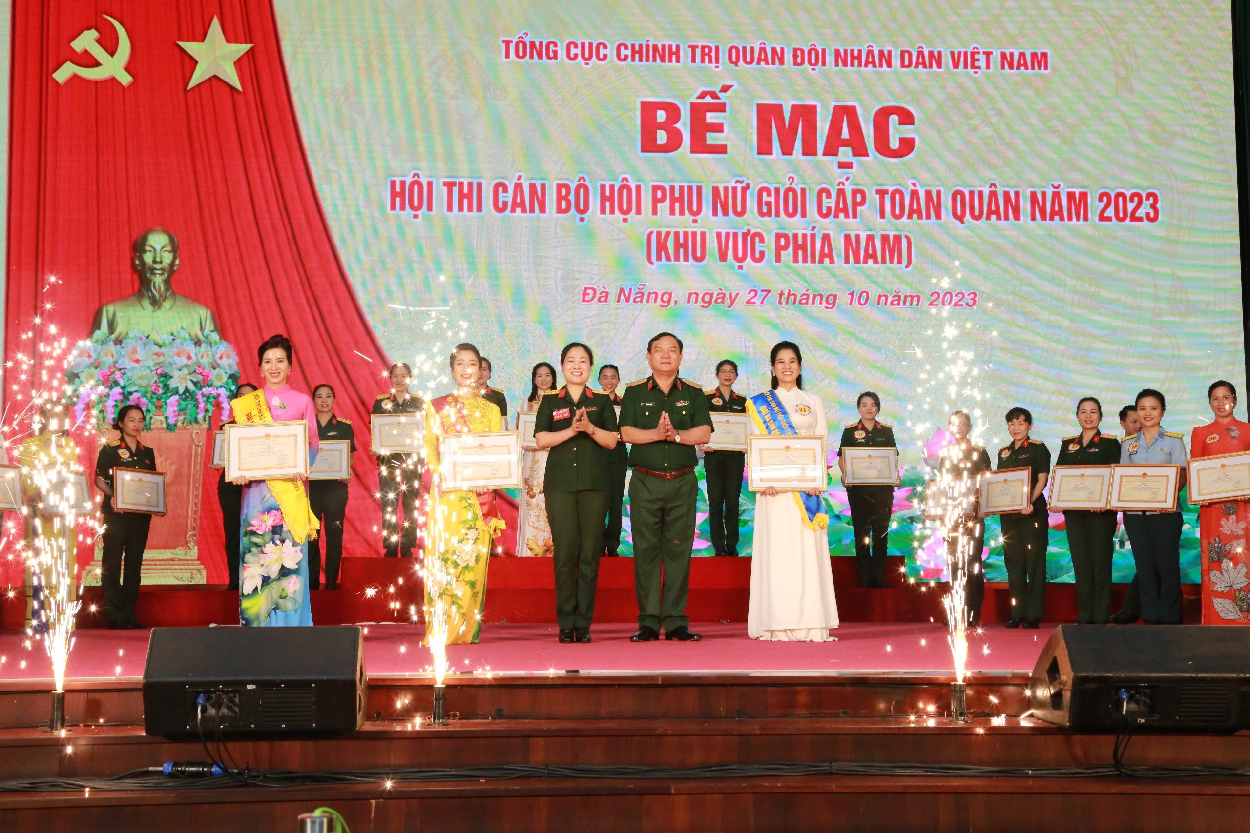 Phụ nữ Quân đội tự tin thể hiện kiến thức, trí tuệ và tài năng