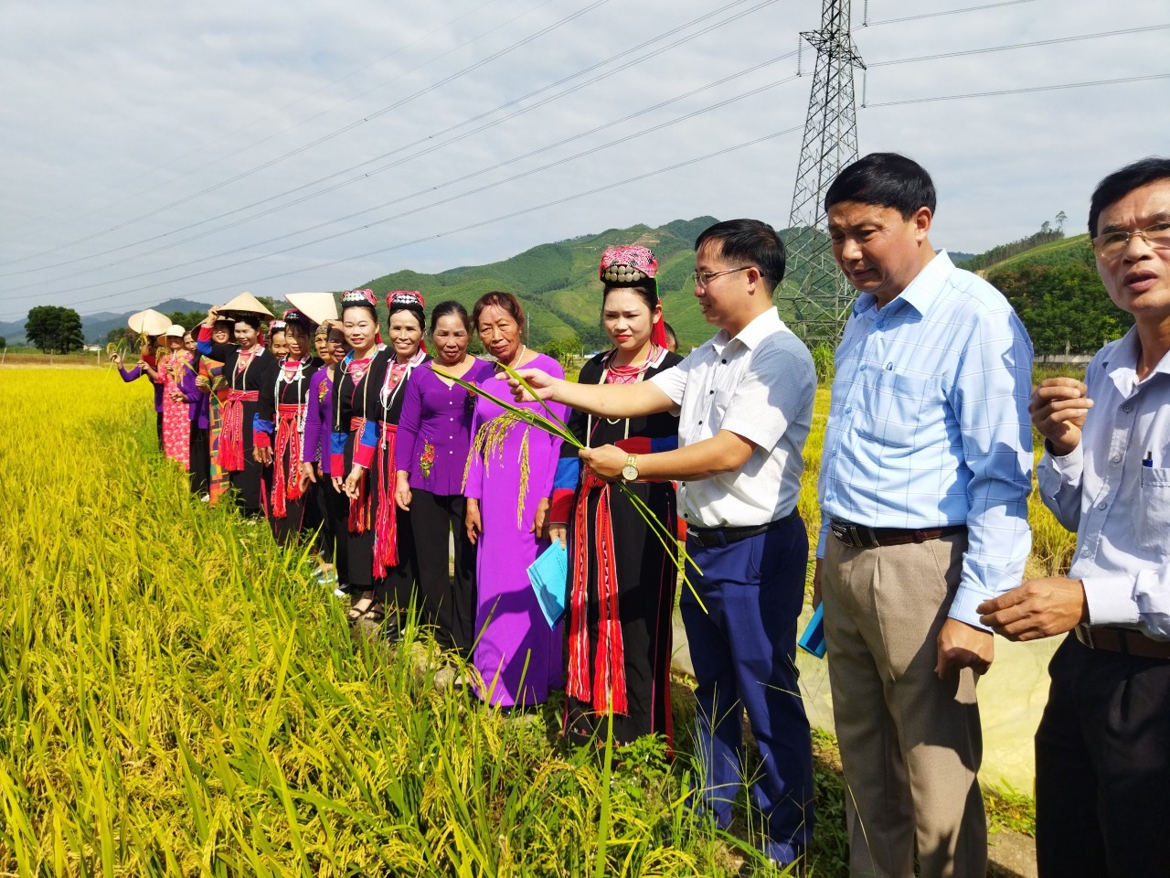 Xây dựng tỉnh Quảng Ninh kiểu mẫu, giàu đẹp, văn minh