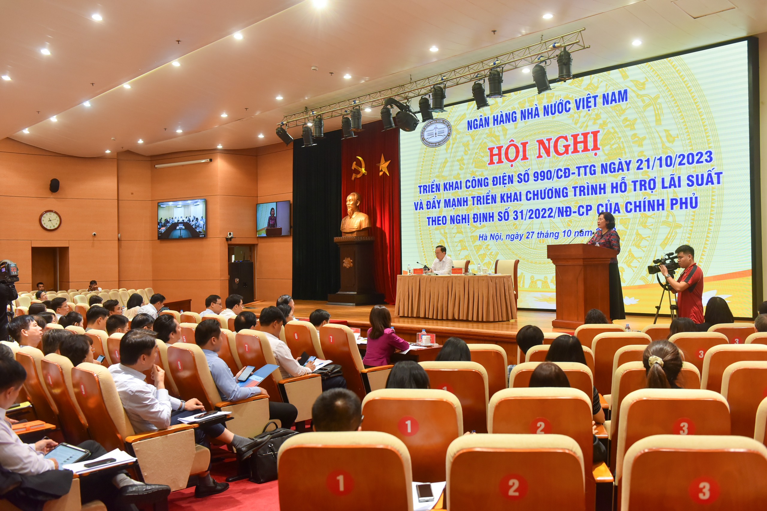 Quyết liệt triển khai nhiều giải pháp giúp doanh nghiệp tiếp cận vốn tín dụng