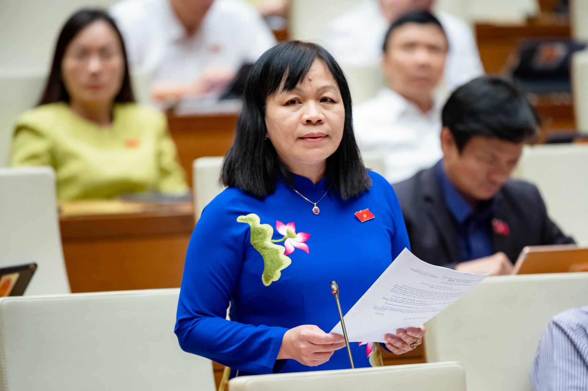 Quốc hội tranh luận nóng về việc có cần biên soạn thêm một bộ sách giáo khoa
