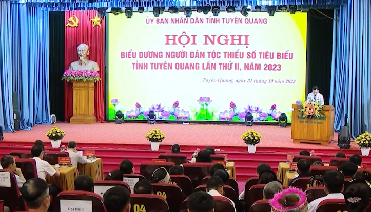 Phát huy và nâng cao vai trò của người dân tộc thiểu số tiêu biểu
