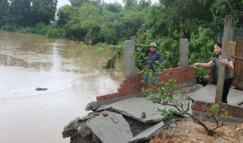 Hà Tĩnh Bờ sông Ngàn Mọ sạt lở liên tiếp, đe dọa cuộc sống của người dân