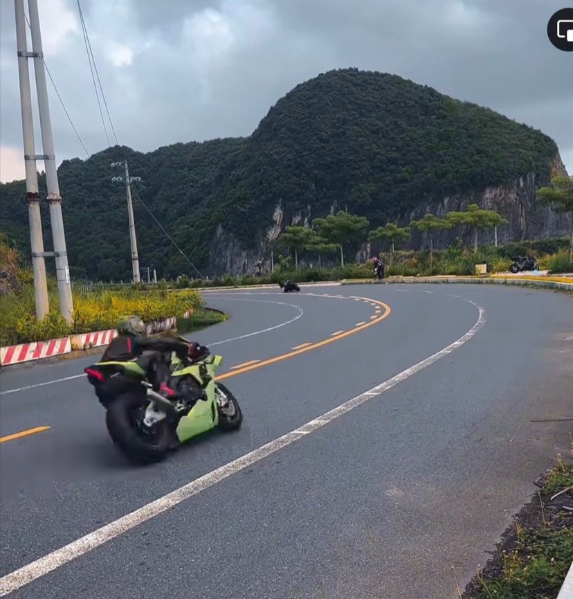 Khởi tố nhóm đối tượng lái xe bốc đầu, chạy gần 300km h ở Hải Phòng