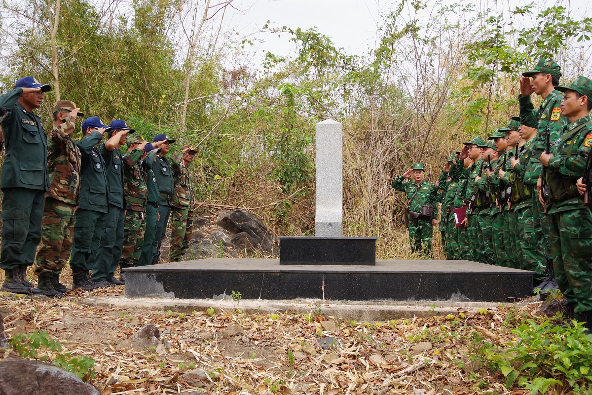 Tình người không biên giới