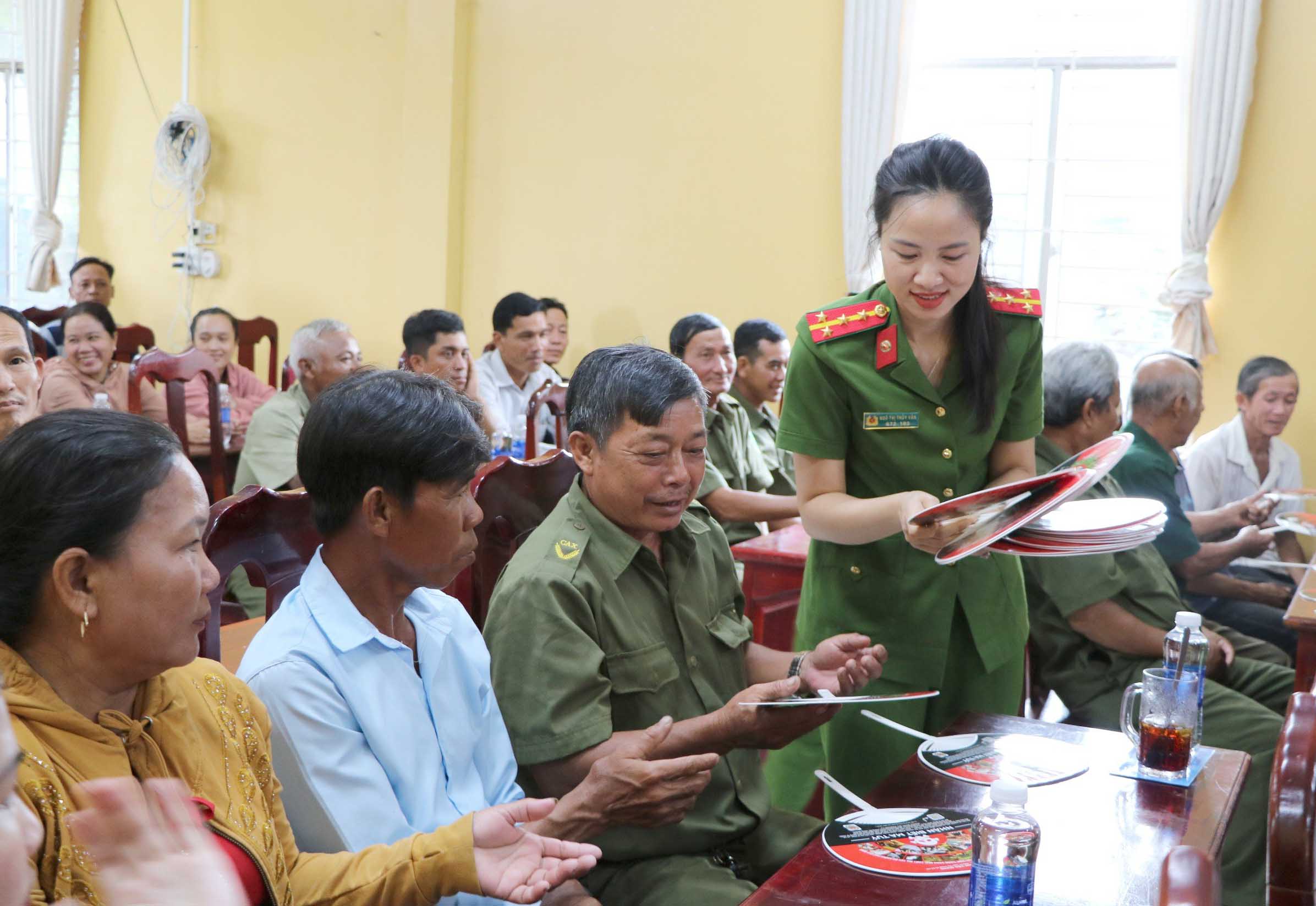 Tuyên truyền nhân rộng mô hình “xã biên giới sạch về ma túy”
