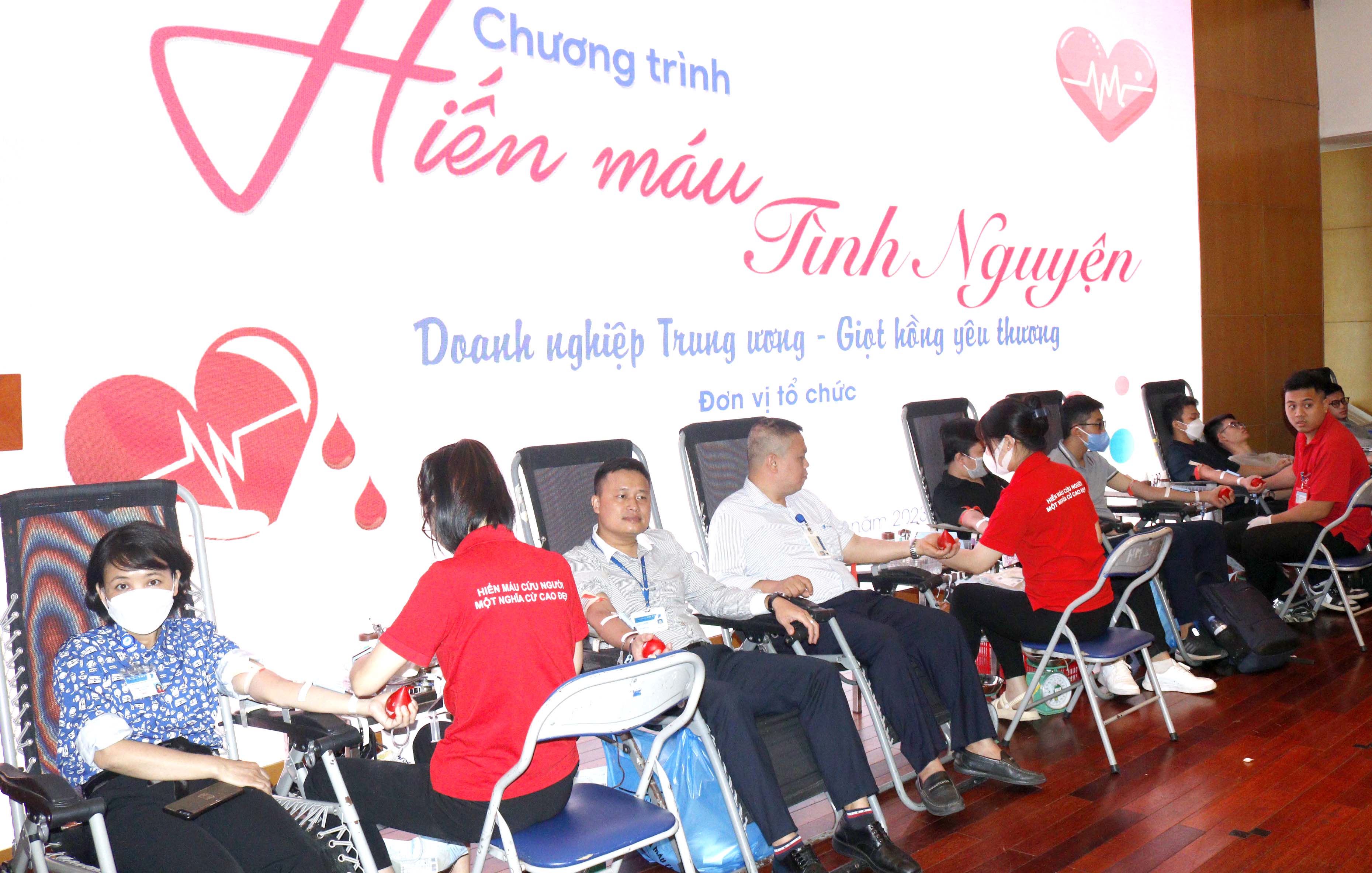 Cán bộ, nhân viên, thanh niên VNPT hiến hơn 500 đơn vị máu