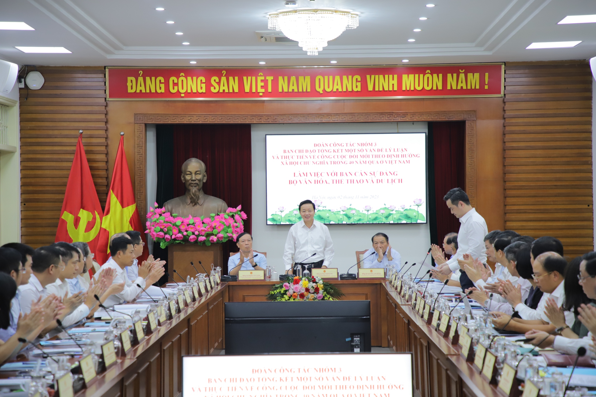 Hoàn thiện tư duy, lý luận mới, đột phá về văn hóa