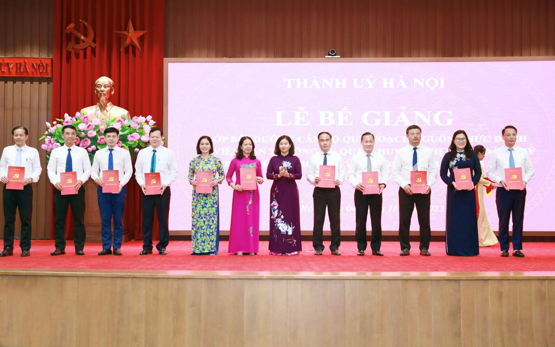 Vận dụng hiệu quả kiến thức vào thực tiễn công tác, đóng góp quan trọng vào sự phát triển Thủ đô