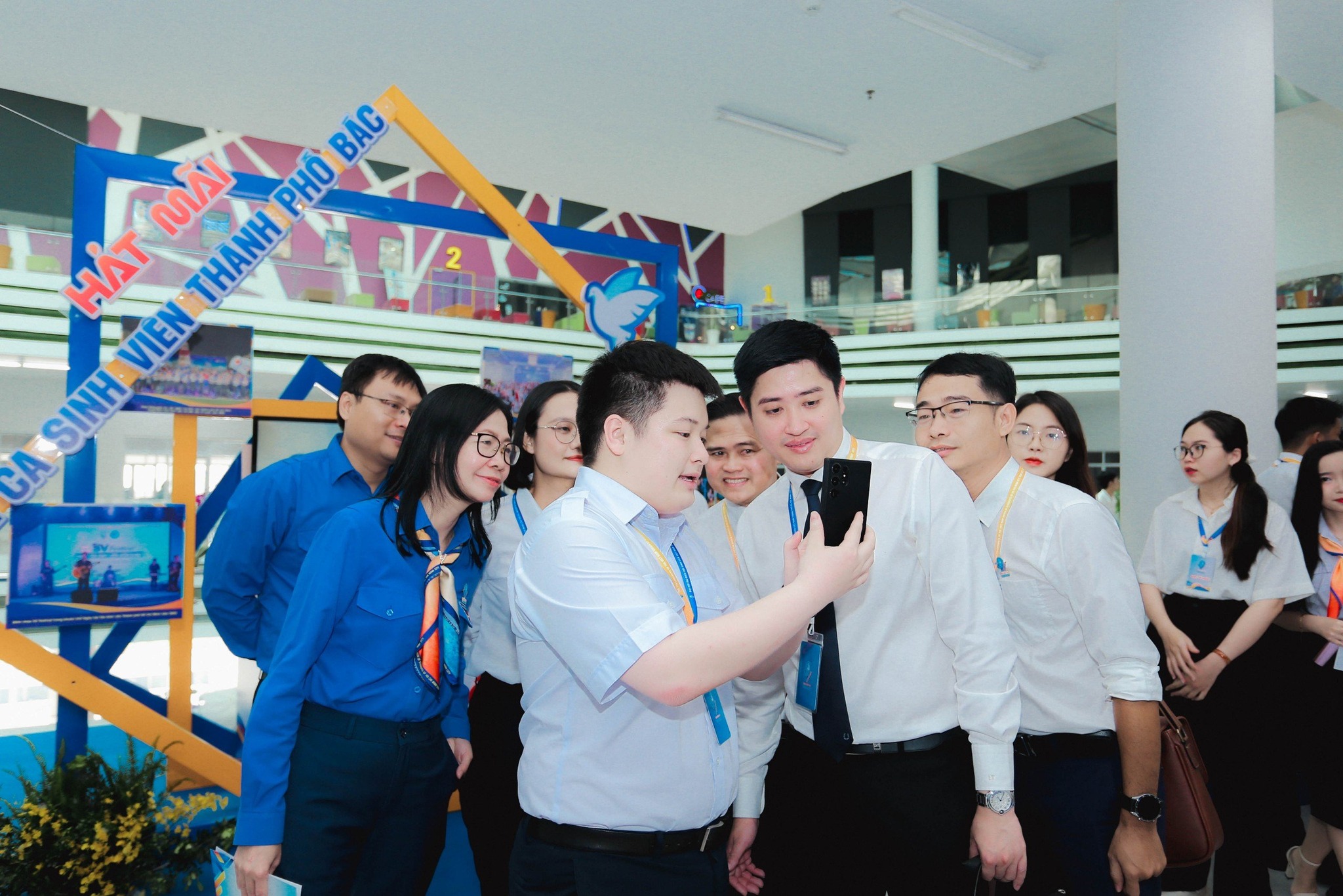Khai mạc triển lãm “Dệt nên những ước mơ cho đời”