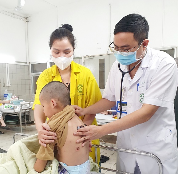 Cứu sống bệnh nhi sốc nhiễm khuẩn nặng do vi khuẩn hiểm gặp