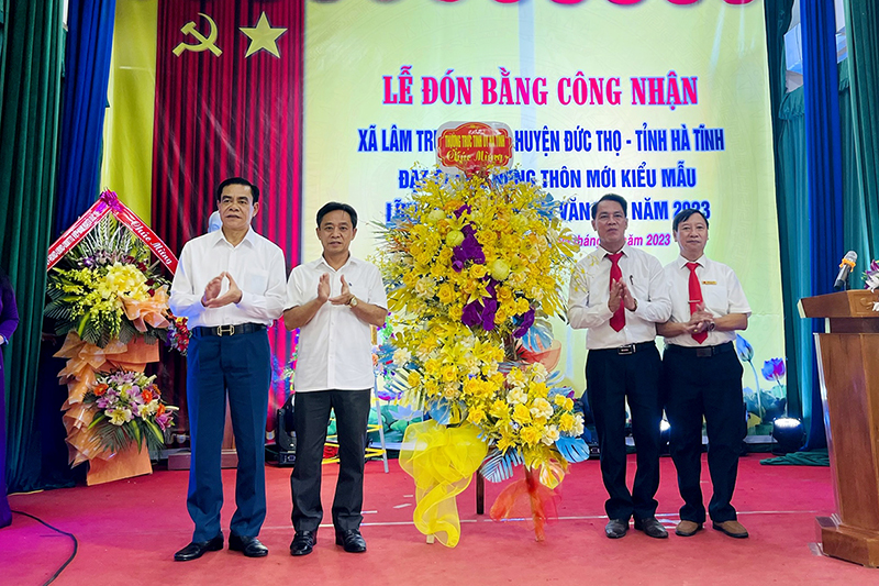 Chuyển mình cùng nông thôn mới kiểu mẫu