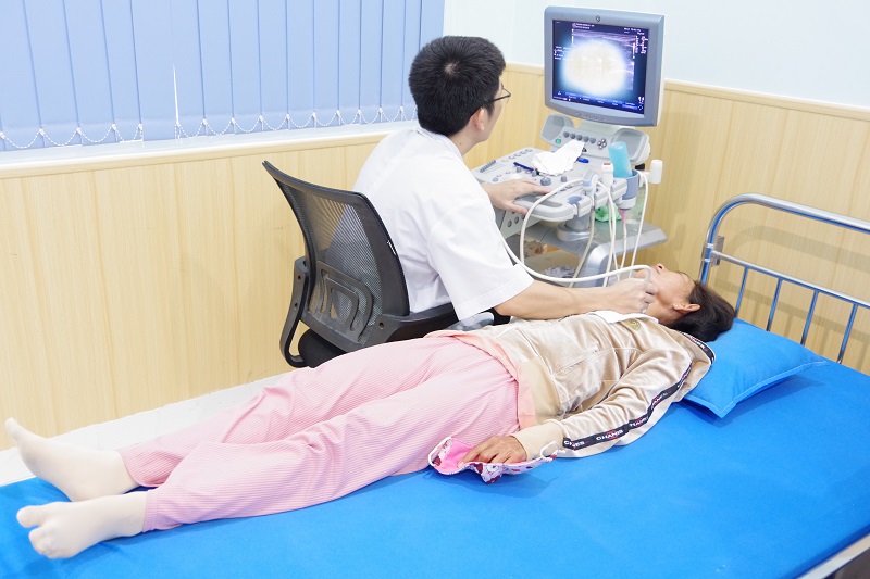 Vùng 4 Hải quân phối hợp khám bệnh, cấp phát thuốc miễn phí