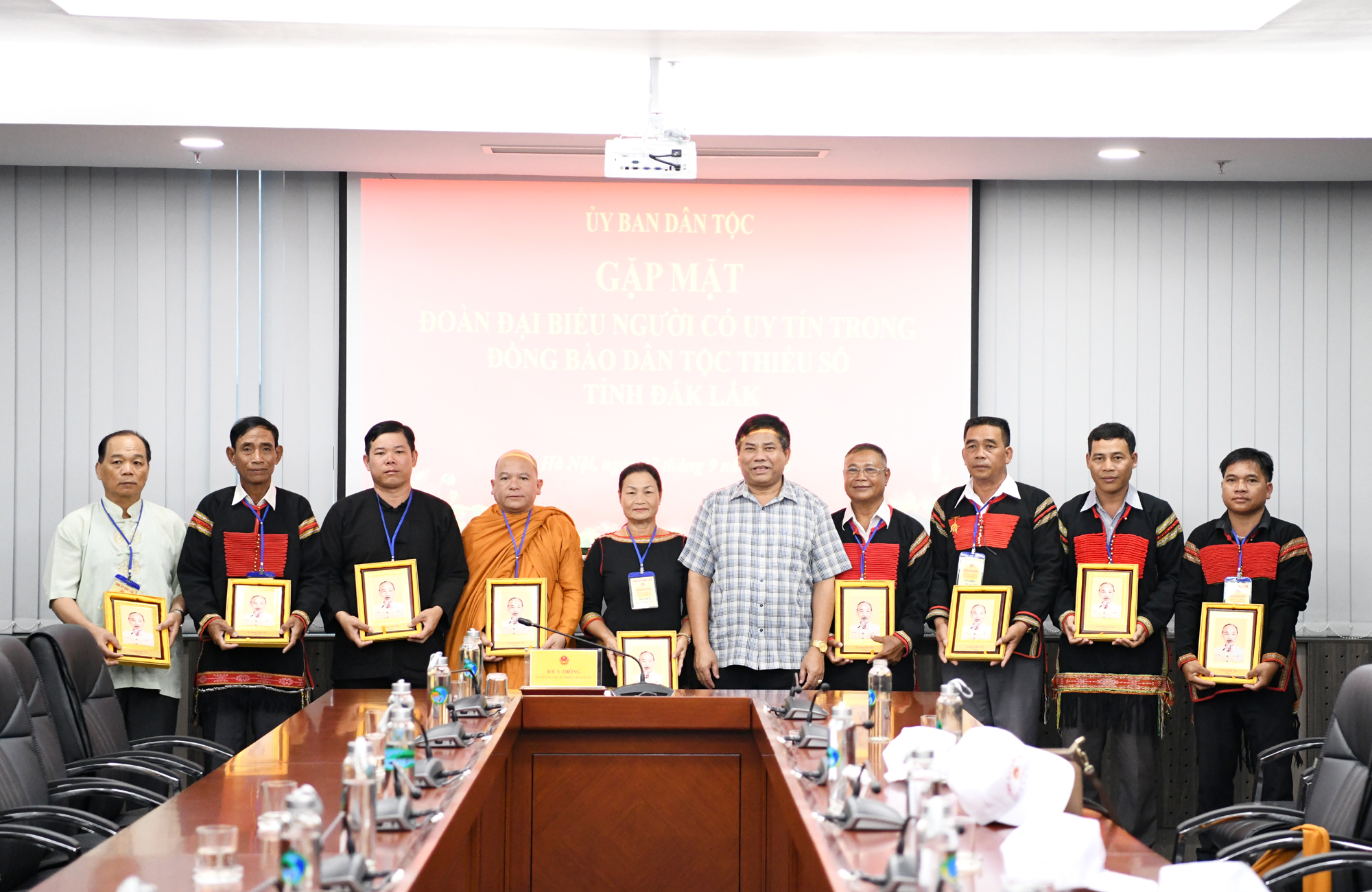 Thứ trưởng, Phó Chủ nhiệm Y Thông gặp mặt đại biểu Người có uy tín trong đồng bào dân tộc thiểu số tỉnh Đắk Lắk